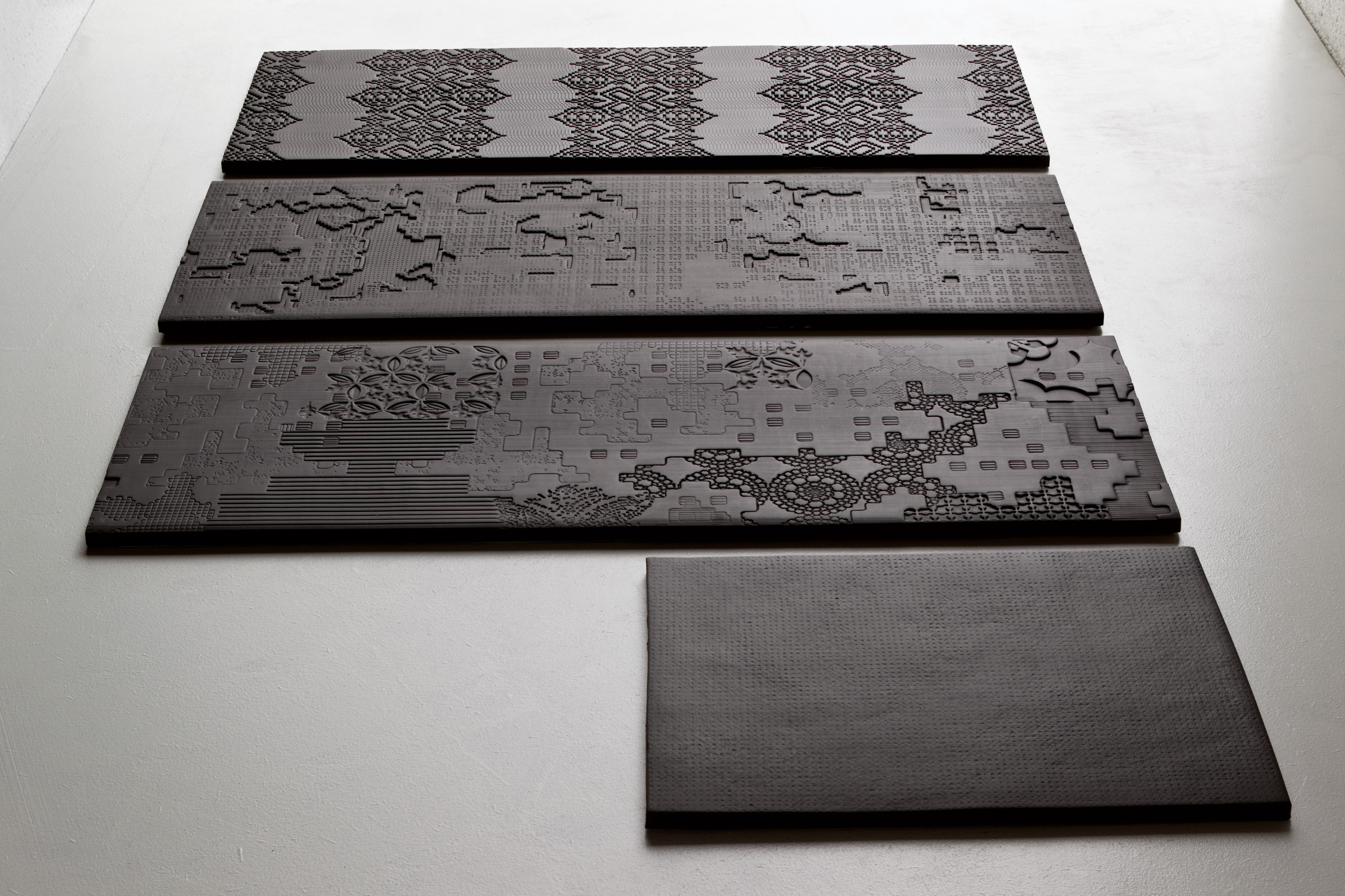 Mutina Bas Relif Керамогранит 18х54см, универсальный, неглазурованный, цвет: cloud relief nero