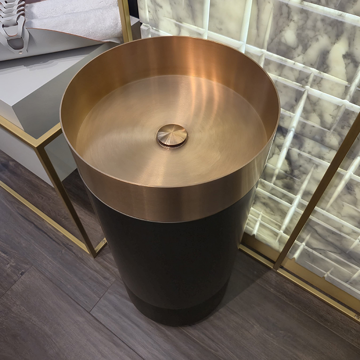 Gessi 316 Раковина напольная 40x90см, без отв., отдельностоящая, с сифоном, слив в пол, цвет: Warm bronze brushed PVD
