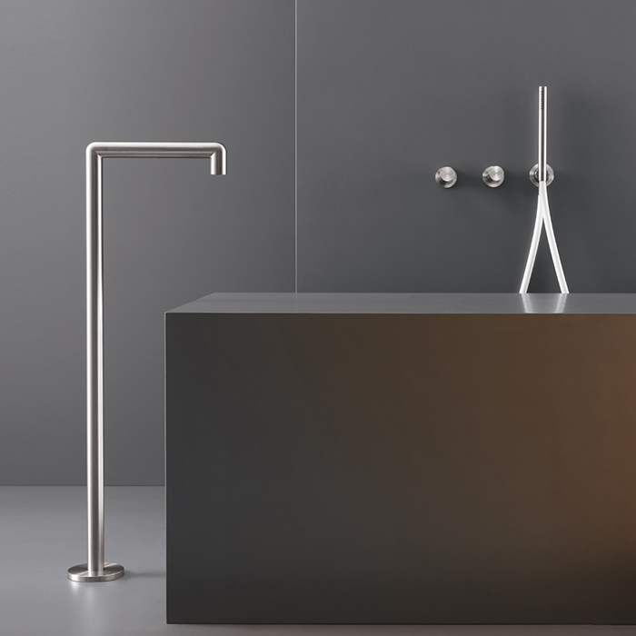 CEA Design CARTESIO Излив для ванны 71см., напольный, цвет: нержавеющая сталь