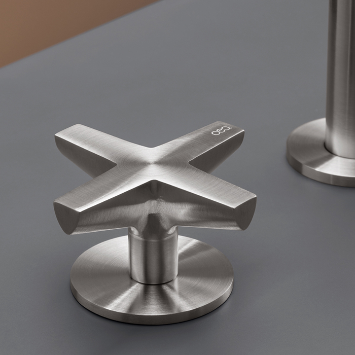 CEA Design CROSS Смеситель для раковины, 2 отв., прогрессивный, с поворотным изливом, цвет: нержавеющая сталь