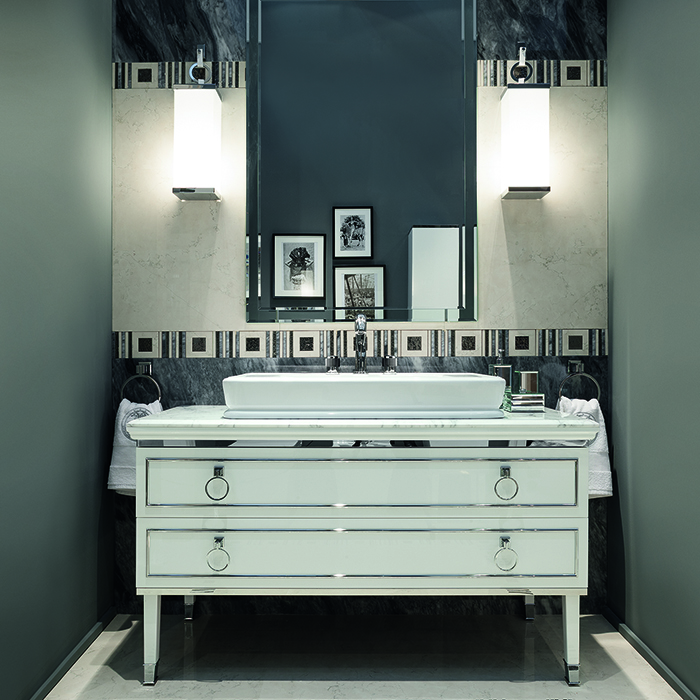 OASIS Murano Бра настенное 110x110x690 мм., светодиодная подсветка, стекло сатинированное, фурнитура хром