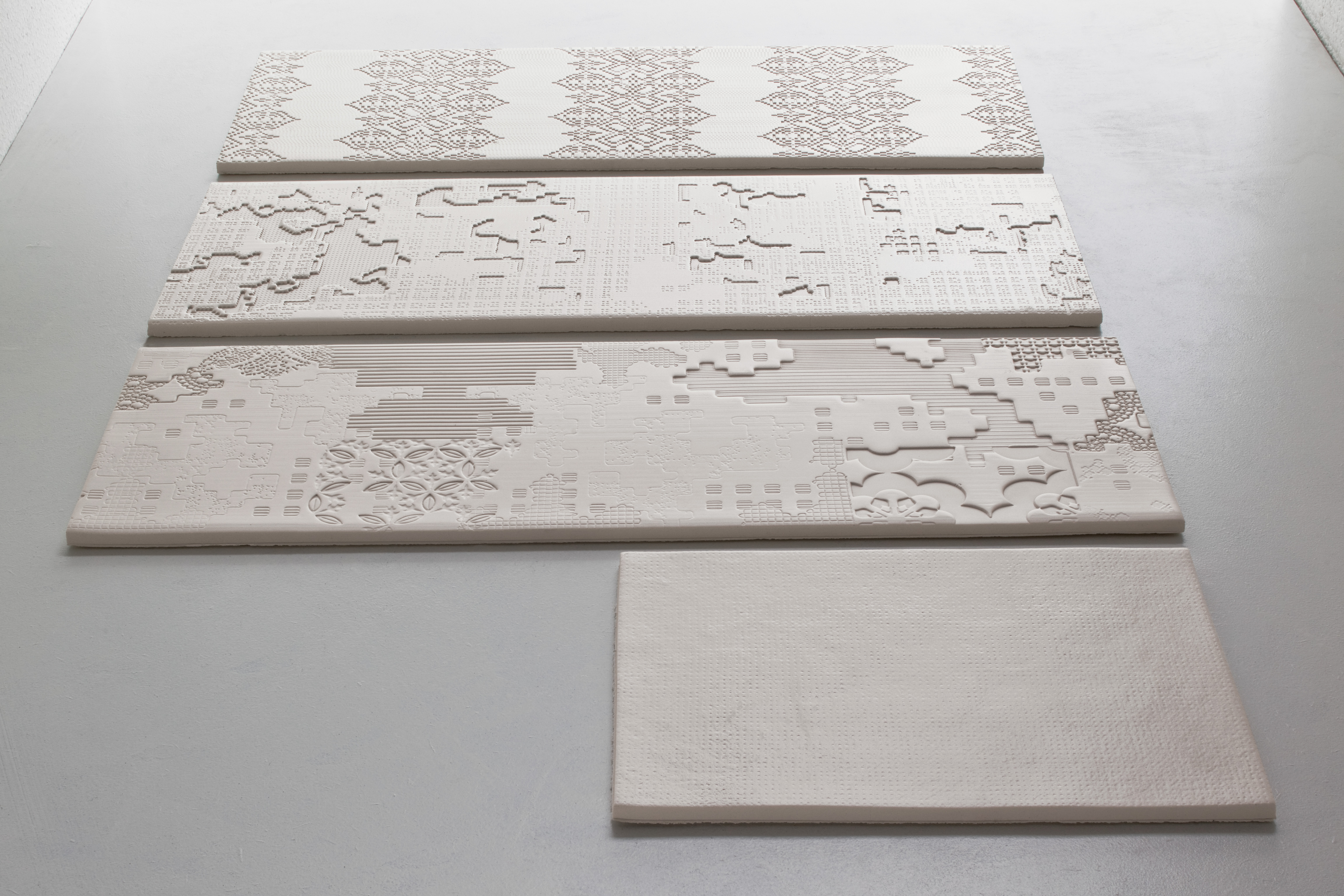 Mutina Bas Relif Керамогранит 18х54см, универсальный, неглазурованный, цвет: cloud relief bianco