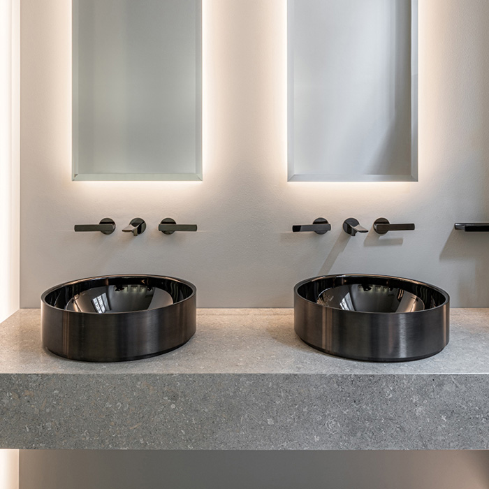 CEA Design AYLA Смеситель для раковины, настенный, прогрессивный, цвет: PVD черный полированный