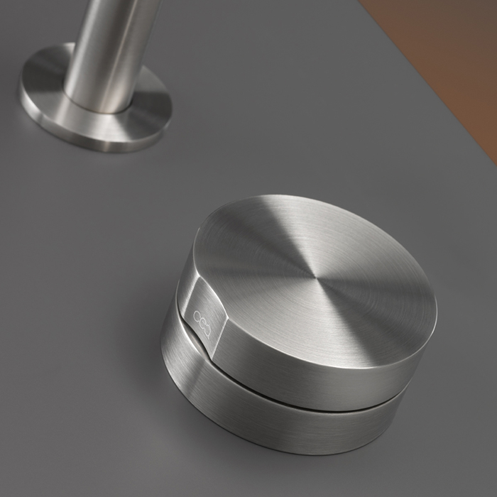 CEA Design GIOTTO Смеситель для раковины 23.5см., 2 отв., с поворотным изливом, цвет: нержавеющая сталь