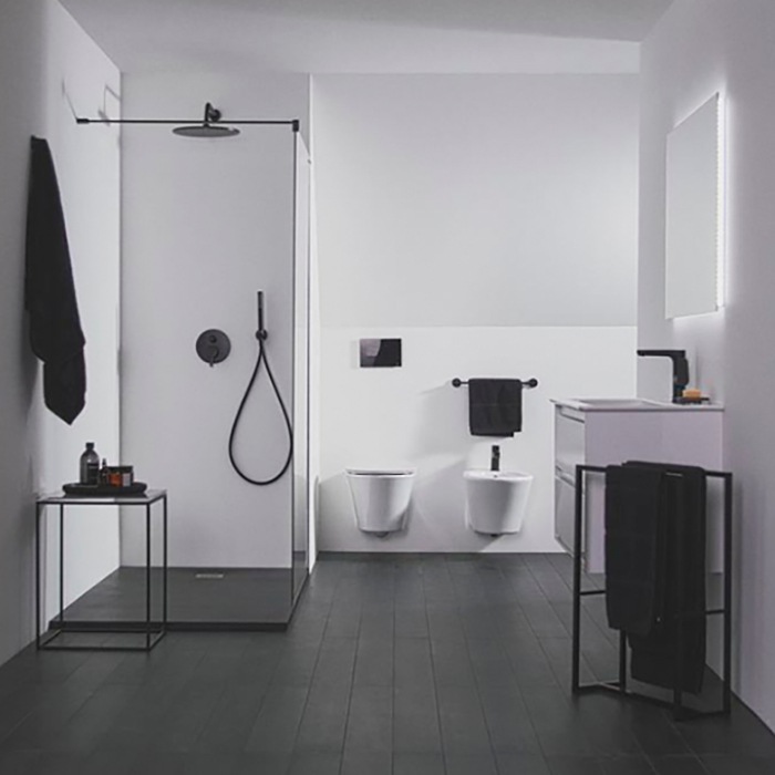 Ideal Standard Ceraline Душевой комплект: встраиваемый смеситель для ванны/душа, верхний душ Ø20см., держатель, лейка для душа и шланг 175см., цвет: черный матовый