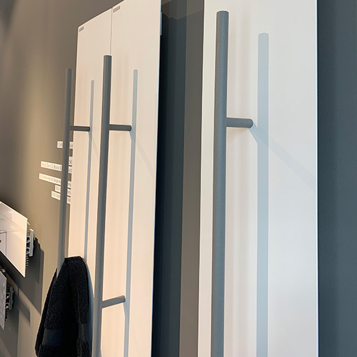 Antrax Teso Полотенцесушитель электрический 25x150см., рейлинг: хром, цвет: белый матовый