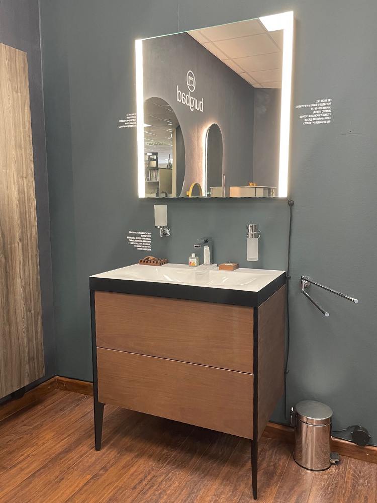 Duravit XViu Комплект: подвесная мебель 80x48см с раковиной, зеркало с подсветкой, цвет: American Walnut / черный матовый