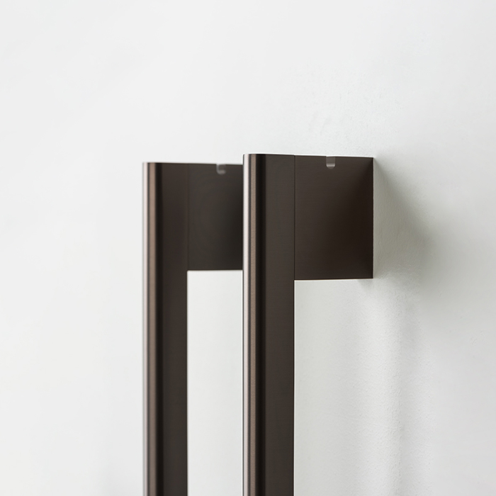 CEA Design SIXTY Полотенцесушитель 100см, электрический, 2 трубки, с кнопкой вкл./выкл. на корпусе, цвет: Black Ivory Satin