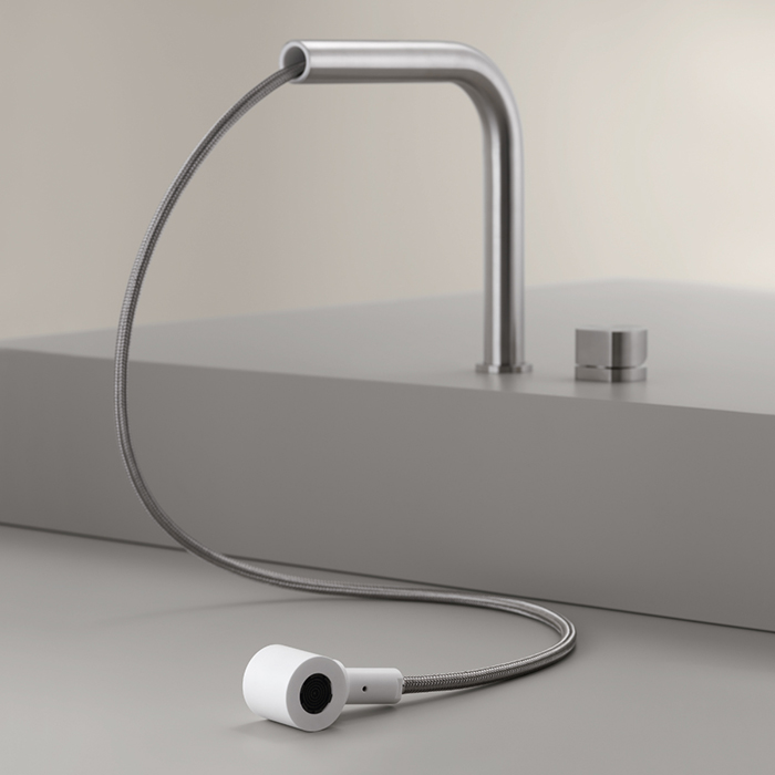 CEA Design NEUTRA Смеситель для кухни, 2 отверстия, с вытяжным ручным душем Delrin® и поворотным съёмным изливом, цвет: нержавеющая сталь