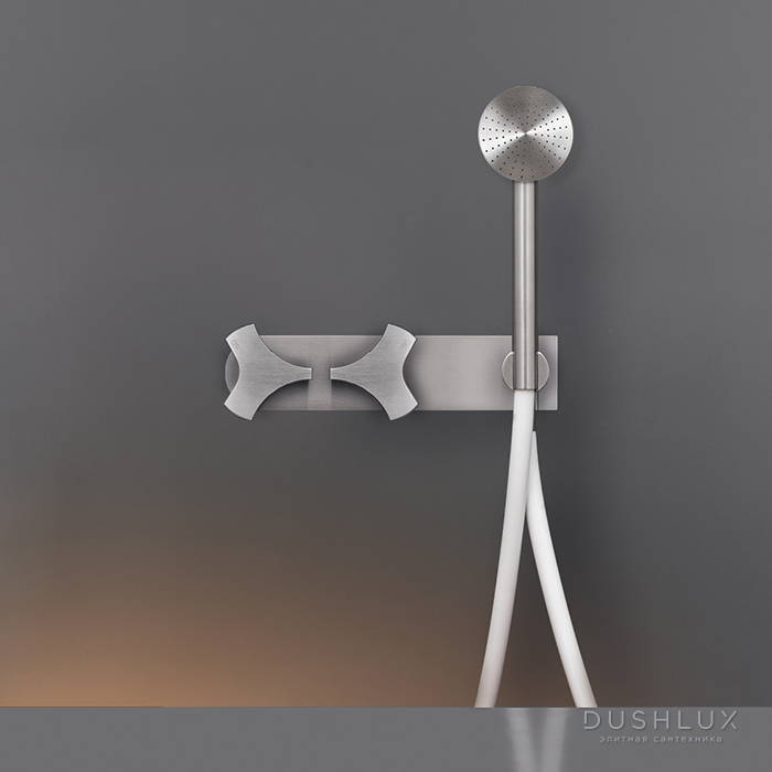 Фото CEA Design ZIQQ Смеситель для ванны/душа, настенный, прогрессивный, с ручным душем, цвет: нержавеющая сталь/белый