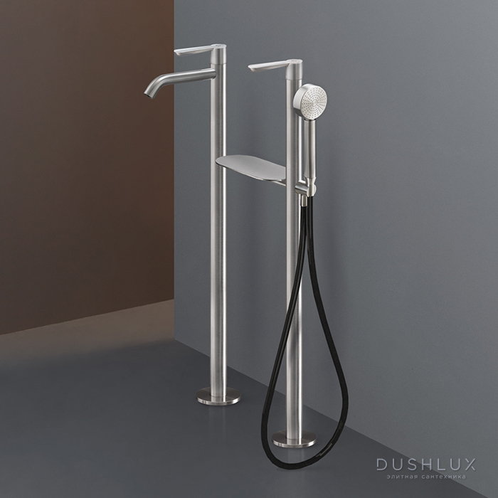 Фото CEA Design LUTEZIA Смеситель для ванны, напольный, с ручным душем, цвет: нержавеющая сталь/черный