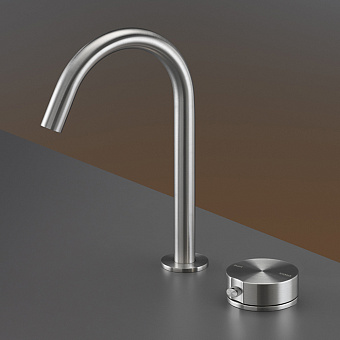 CEA Design GIOTTO Смеситель для раковины 23.5см., однорычажный, 2 отв., с поворотным изливом, цвет: нержавеющая сталь