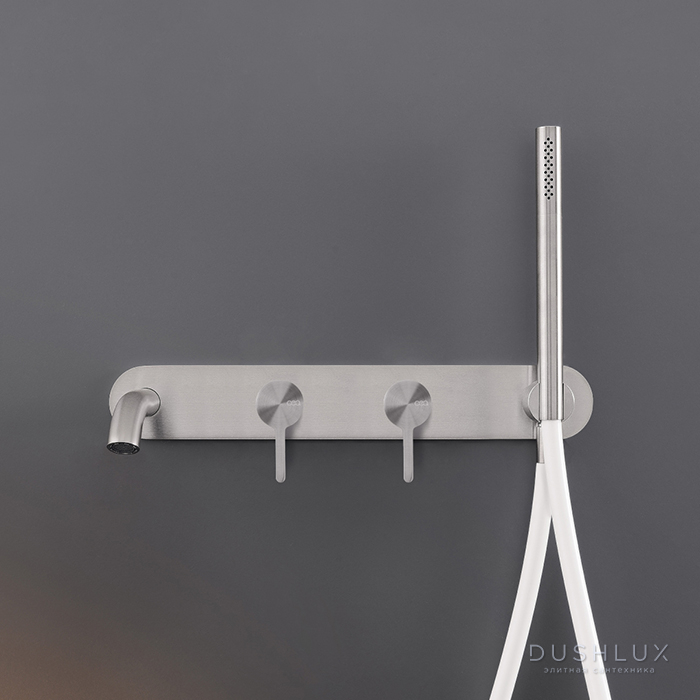 Фото CEA Design INNOVO Смеситель для ванны, настенный, с ручным душем, цвет: нержавеющая сталь/белый