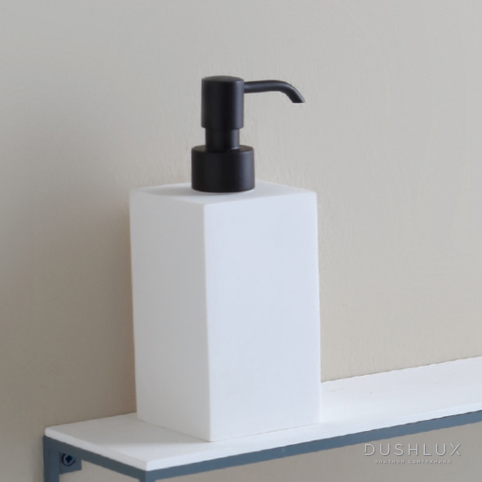 Фото Bertocci Officina 02 Дозатор для жидкого мыла, настольный композит, цвет: белый матовый/черный матовый