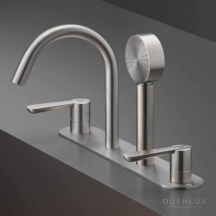Фото CEA Design LUTEZIA Смеситель на борт ванны, с выдвижным круглым ручным душем 7см., цвет: нержавеющая сталь